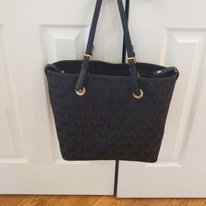 **!!SOLD!!** Michael Kors Jet set signature tote